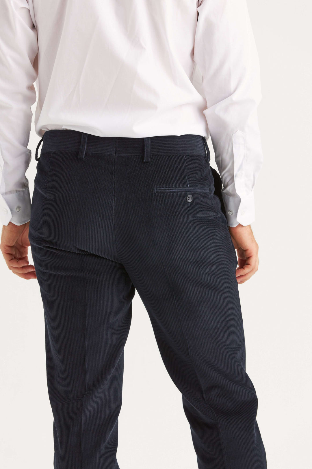 manchesterbyxa marinblå för herr i Regular Fit, klassisk passform och mjuk bomull med stretch