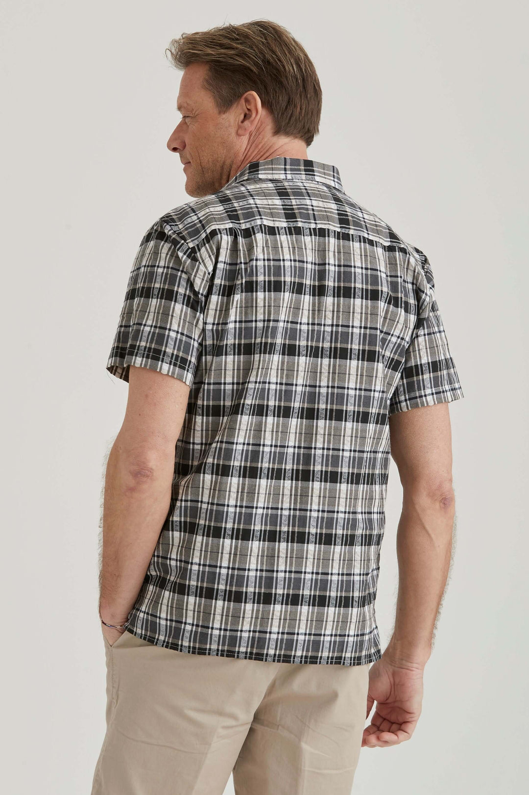 Svart seersucker-skjorta