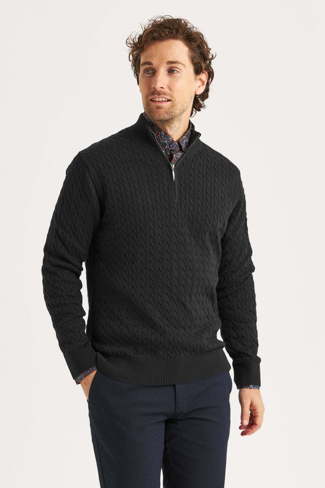 svart kabelstickad halv-zip tröja