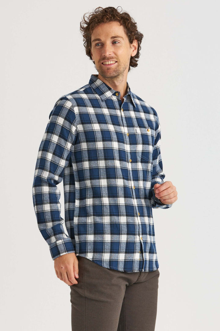Flanellskjorta i blått med rutmönster i vitt