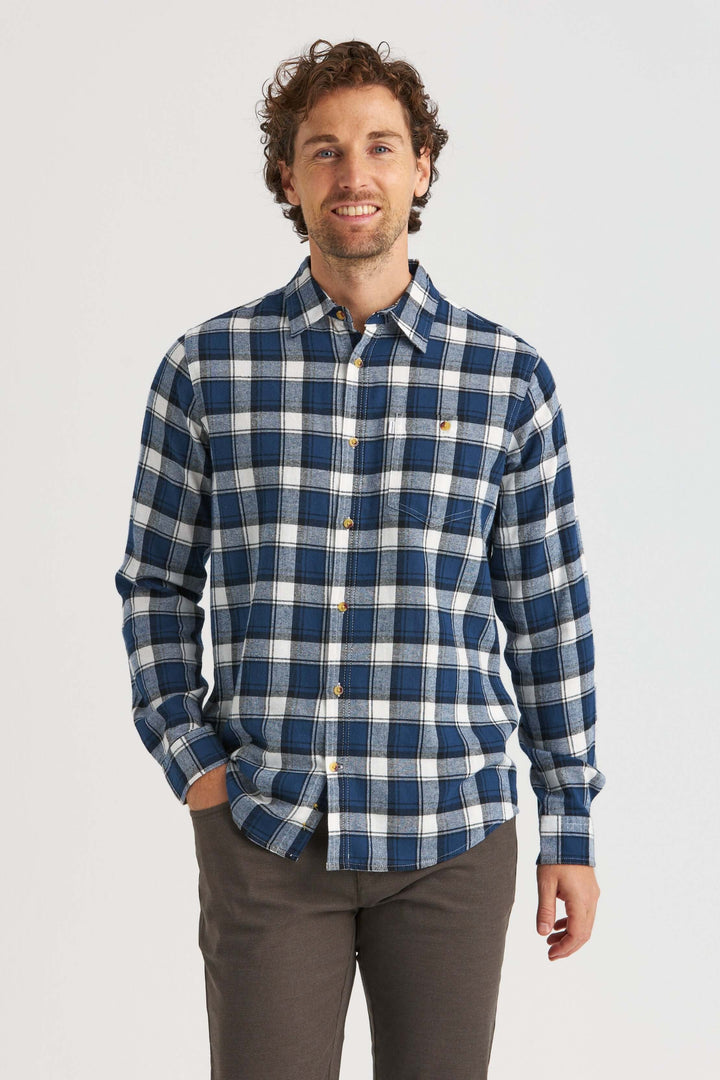 Flanellskjorta i blått med rutmönster i vitt