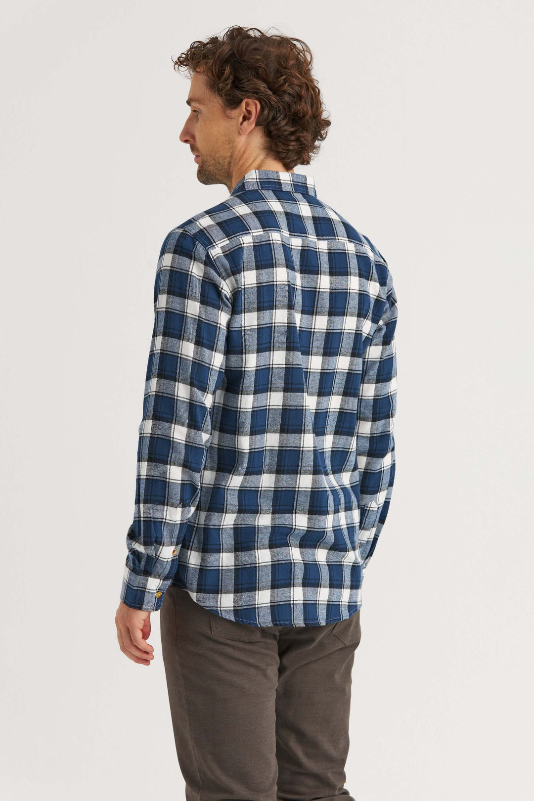 Flanellskjorta i blått med rutmönster i vitt