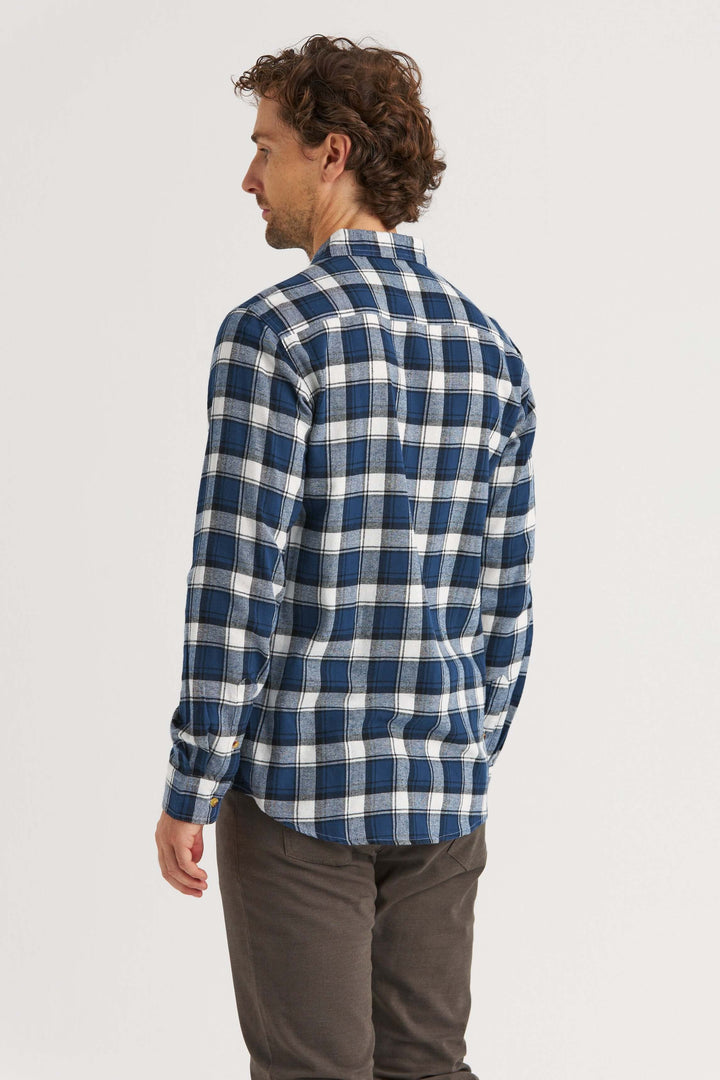 Flanellskjorta i blått med rutmönster i vitt