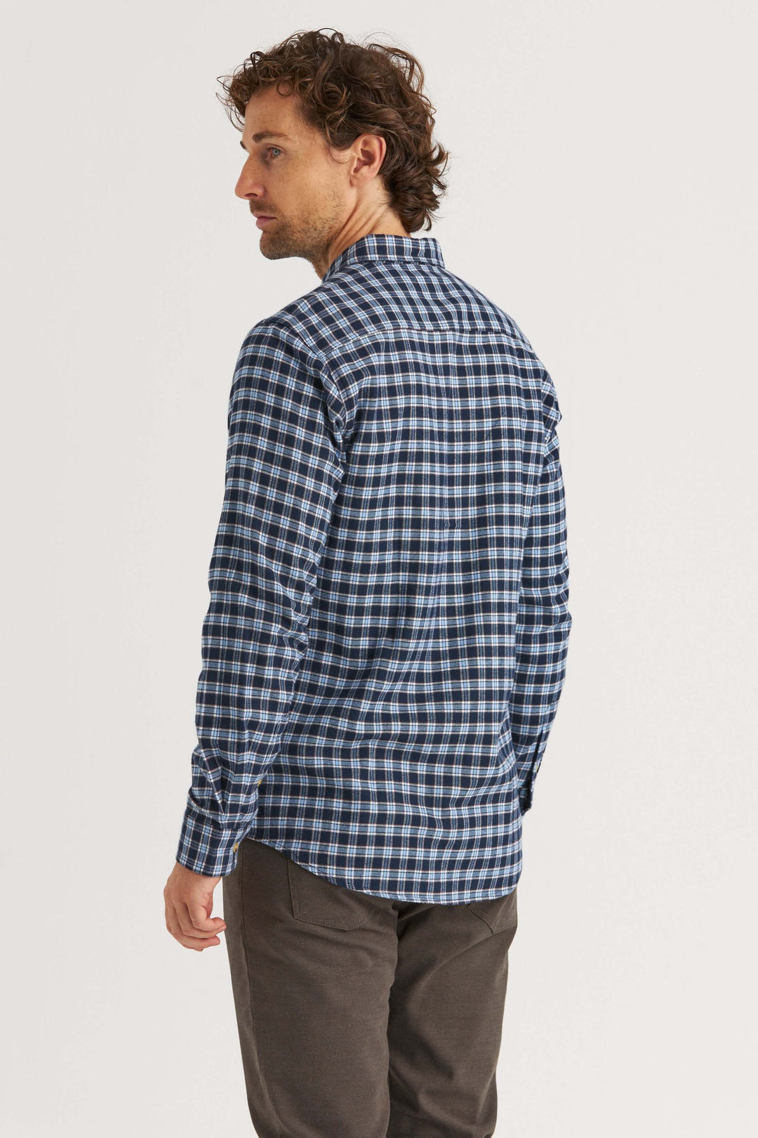 Flanellskjorta i ljusblått med blå och vit ruta.