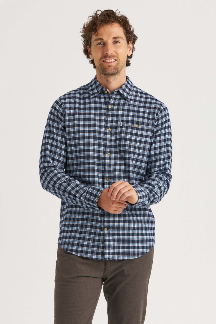 Flanellskjorta i ljusblått med blå och vit ruta.