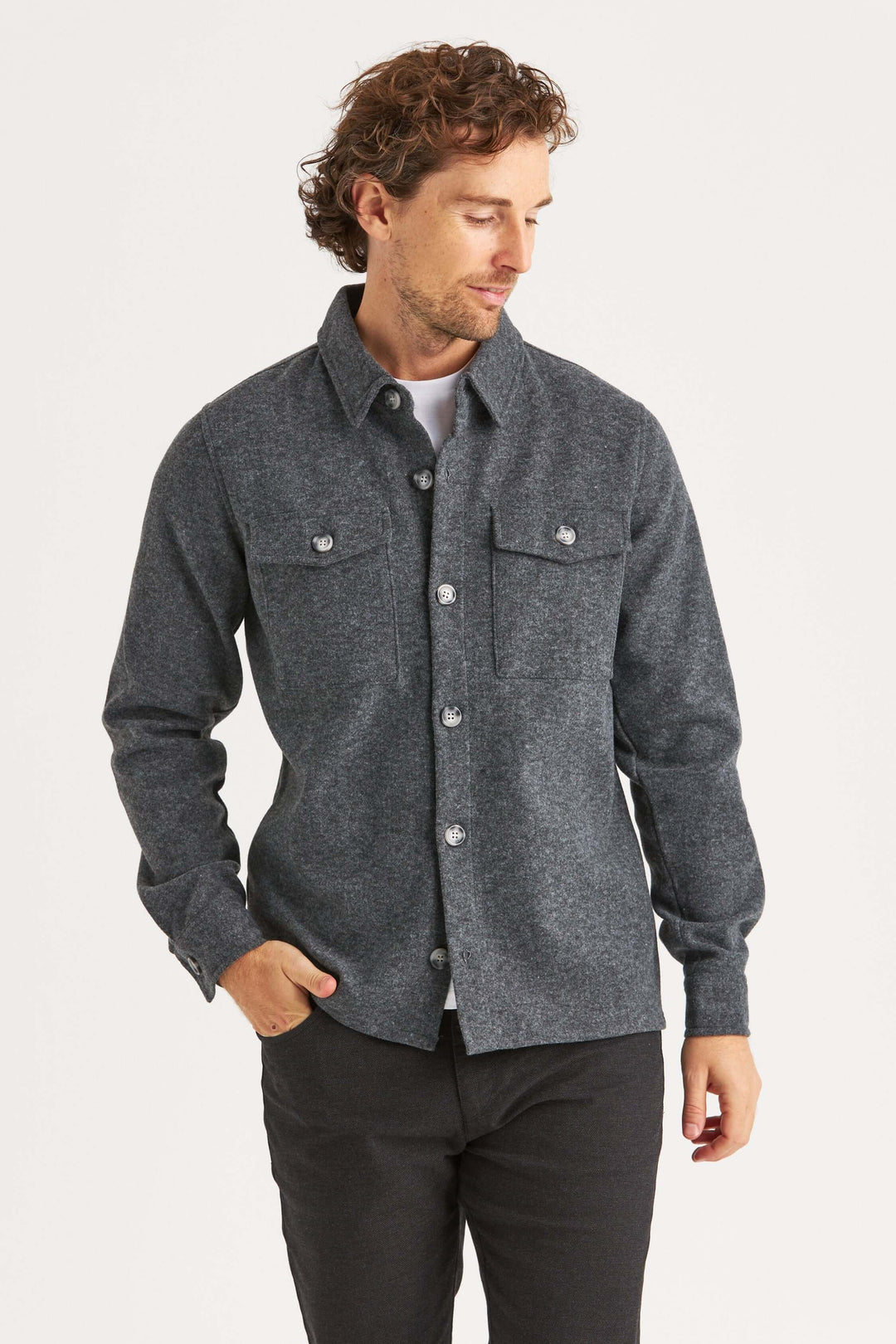 Grå overshirt i ett mjukt och stretchigt material