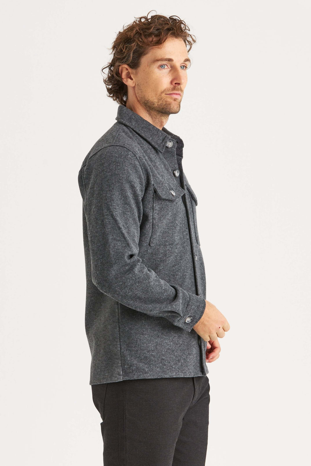 Grå overshirt i ett mjukt och stretchigt material