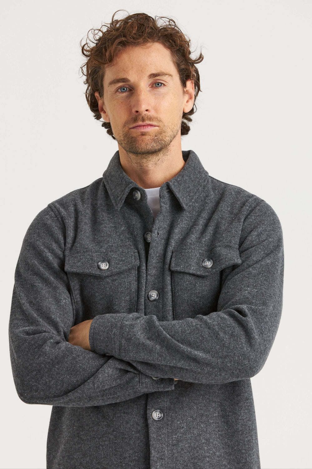 Grå overshirt i ett mjukt och stretchigt material