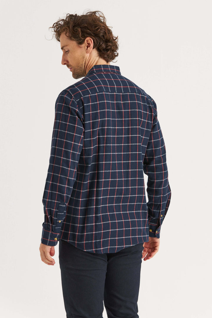 Flanellskjorta i marinblått med röd och vit ruta.
