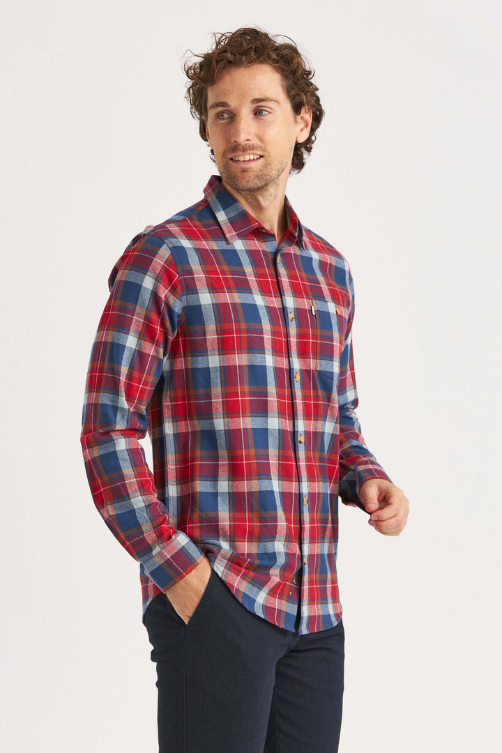 Flanellskjorta i rött med blå och vit ruta