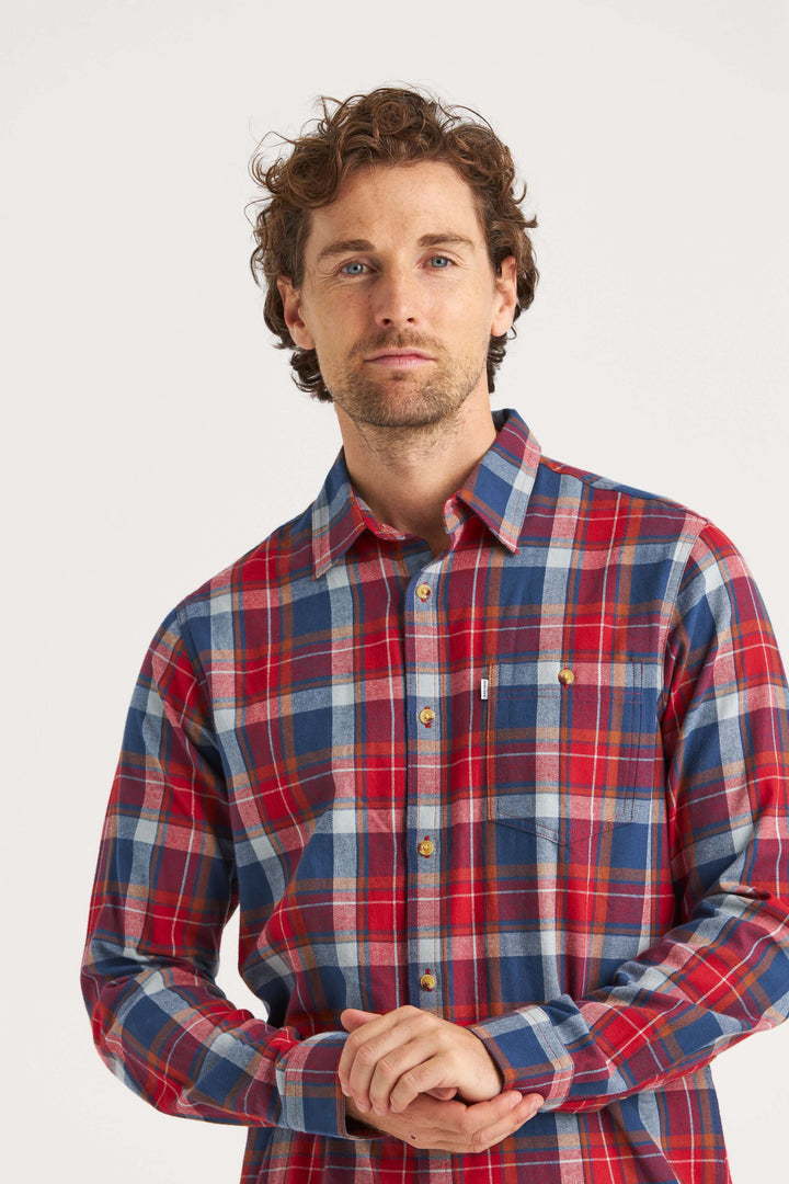Flanellskjorta i rött med blå och vit ruta