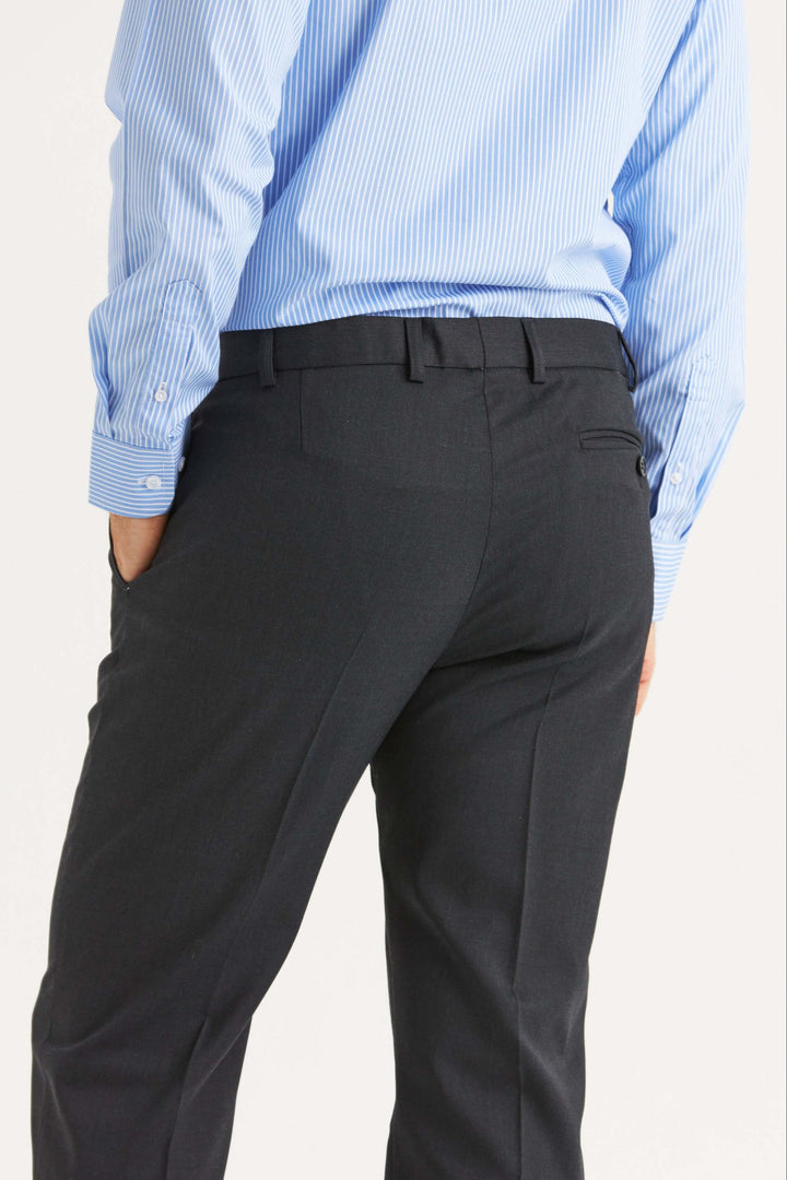 Mörkgrå kostymbyxor i ullstretch