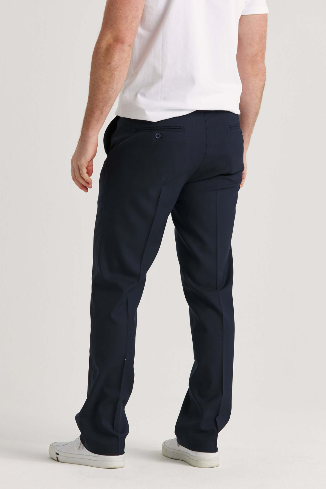 marinblå kostymbyxor i ullstretch