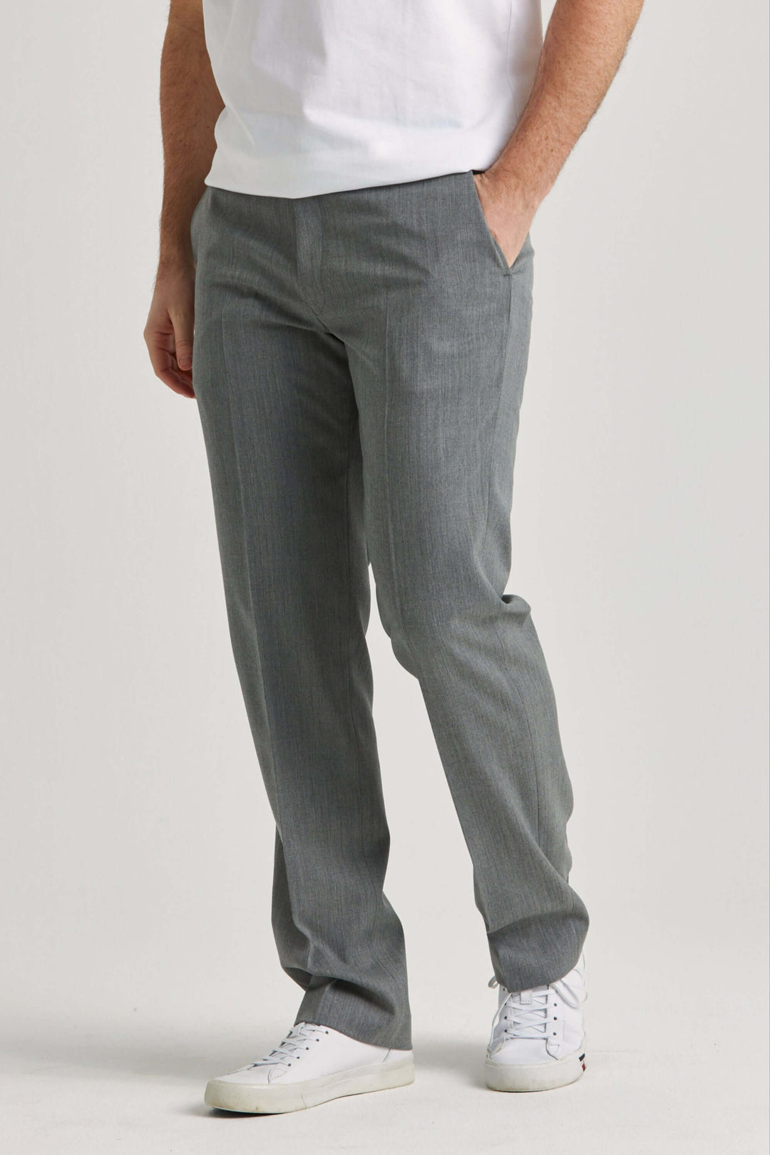 ljusgrå kostymbyxor i ullstretch