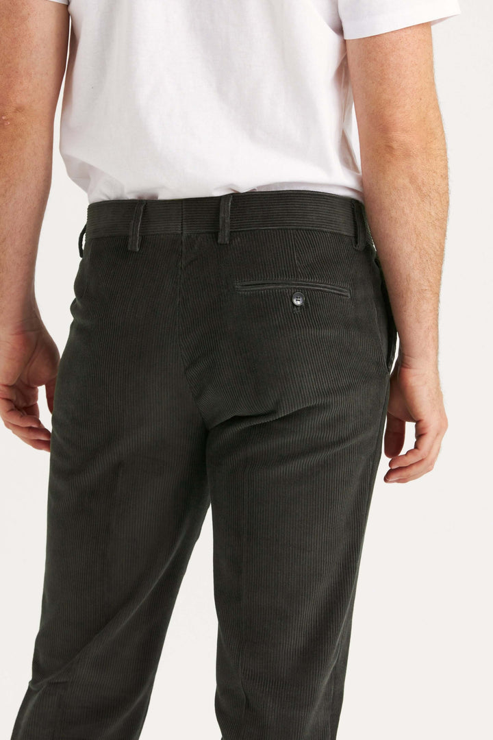 Mörkgrön manchesterbyxa i regular fit