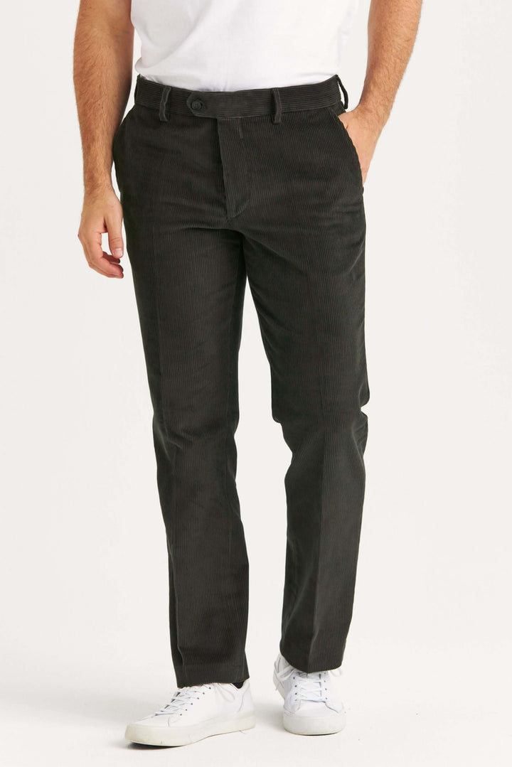 Mörkgrön manchesterbyxa i regular fit
