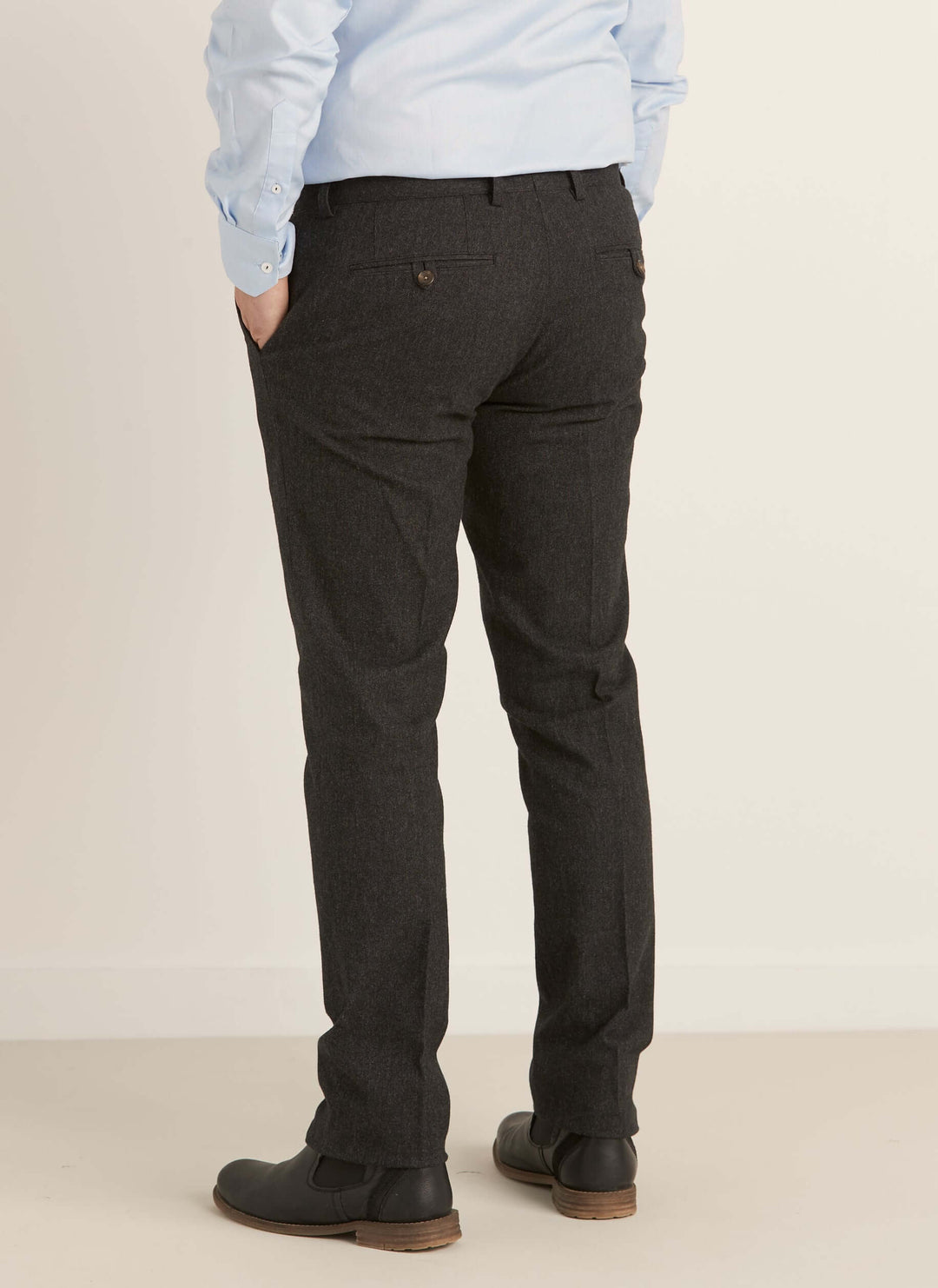 Mörkgrå chinos med stretch