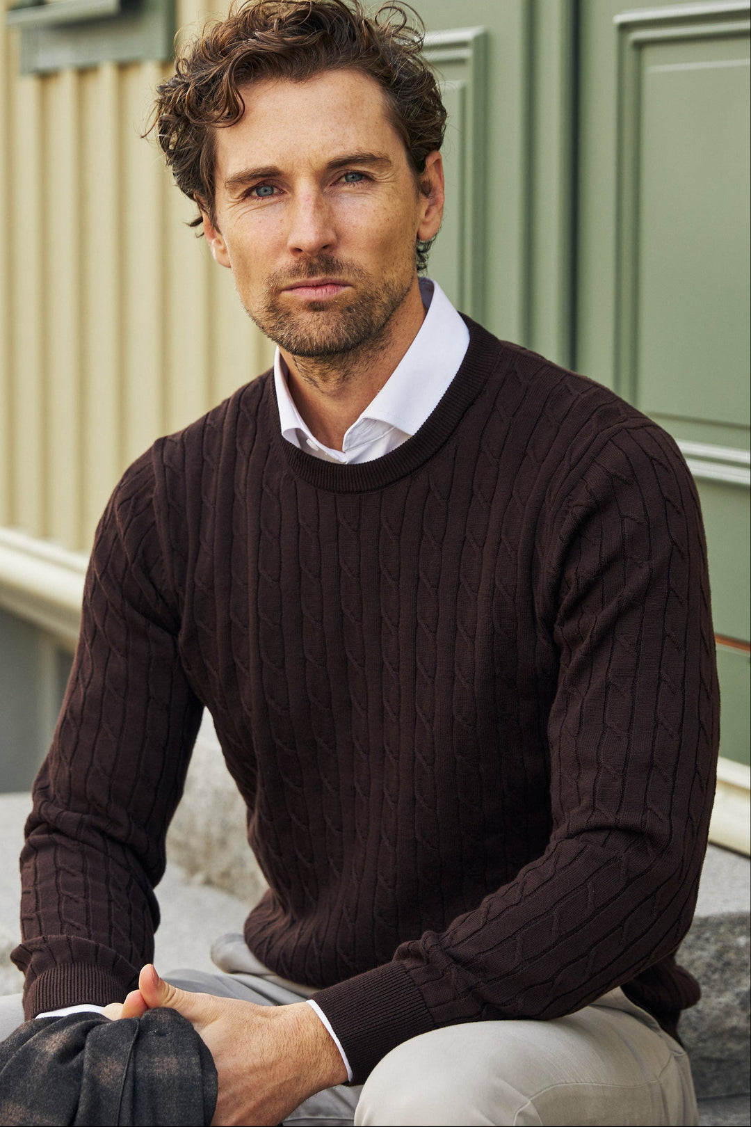 Mörkbrun Kabelstickad Crew Neck