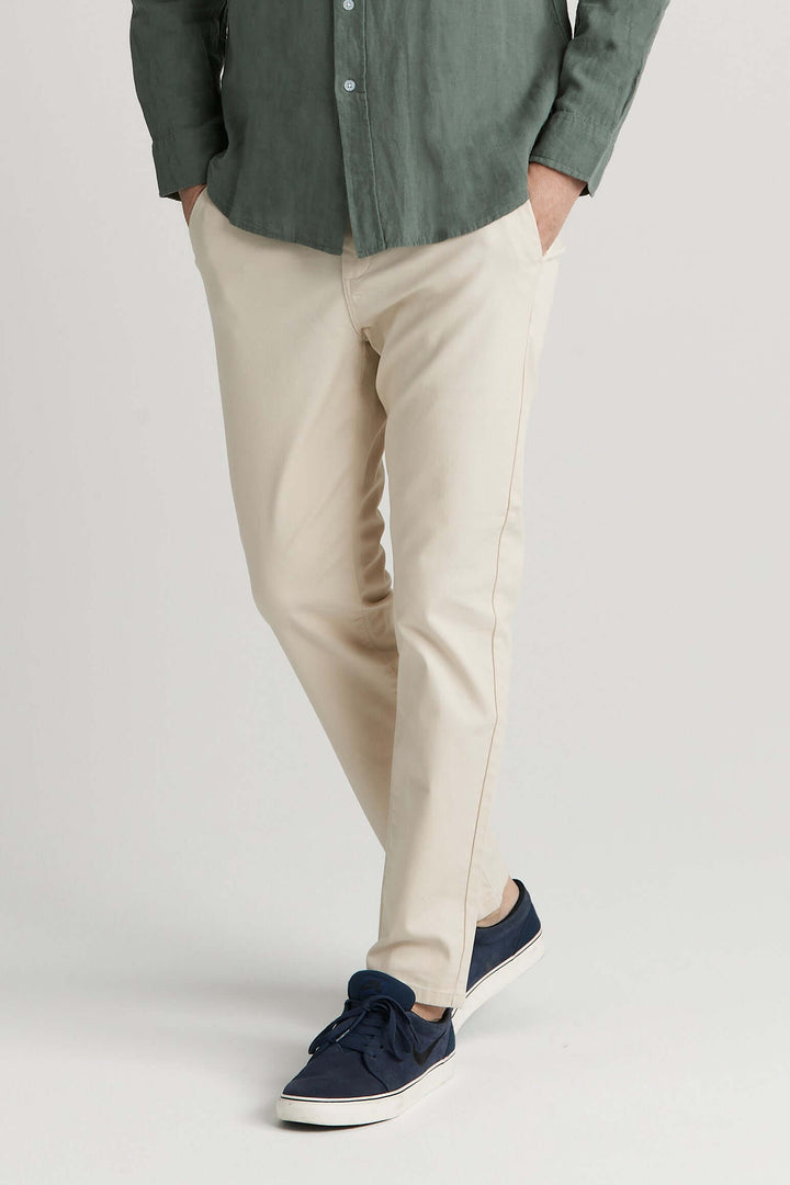 Ljusbeige chinos