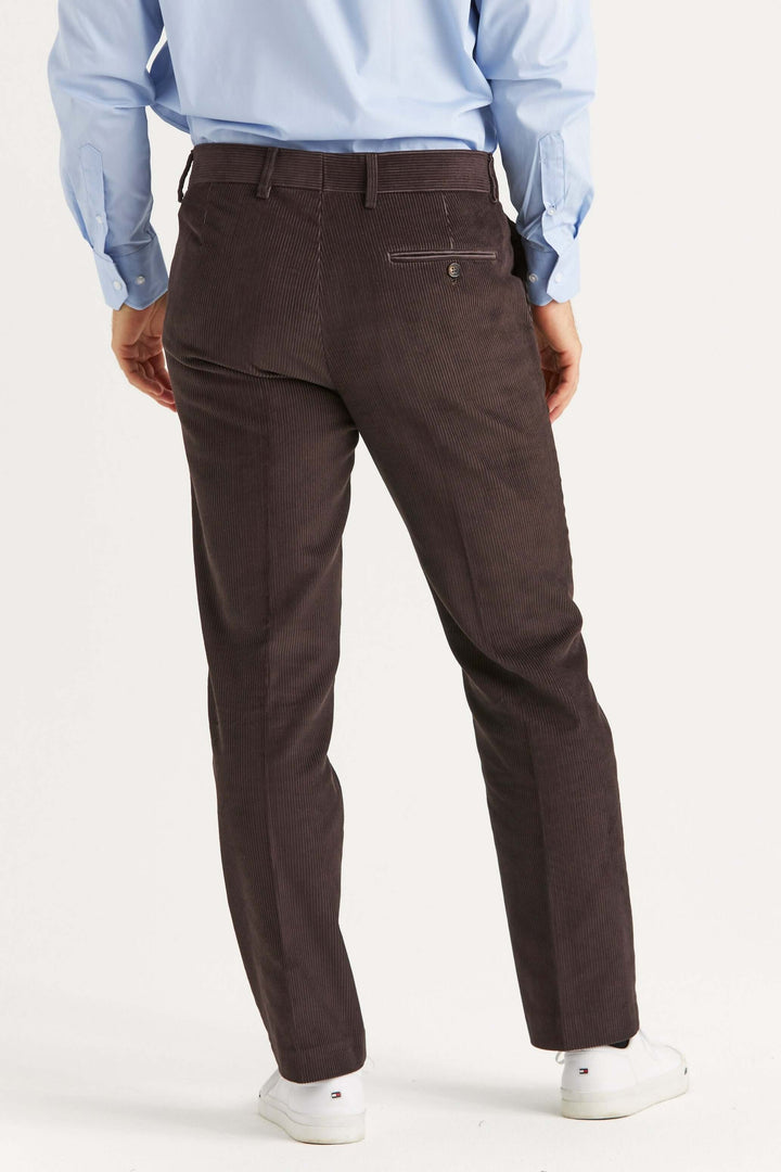 manchesterbyxa mörkbrun regular fit