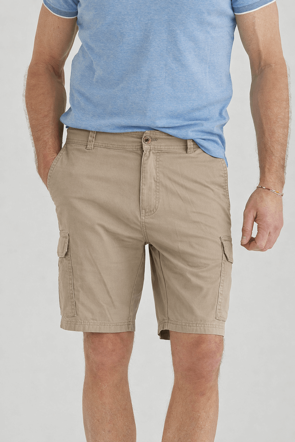 beige shorts med benficka