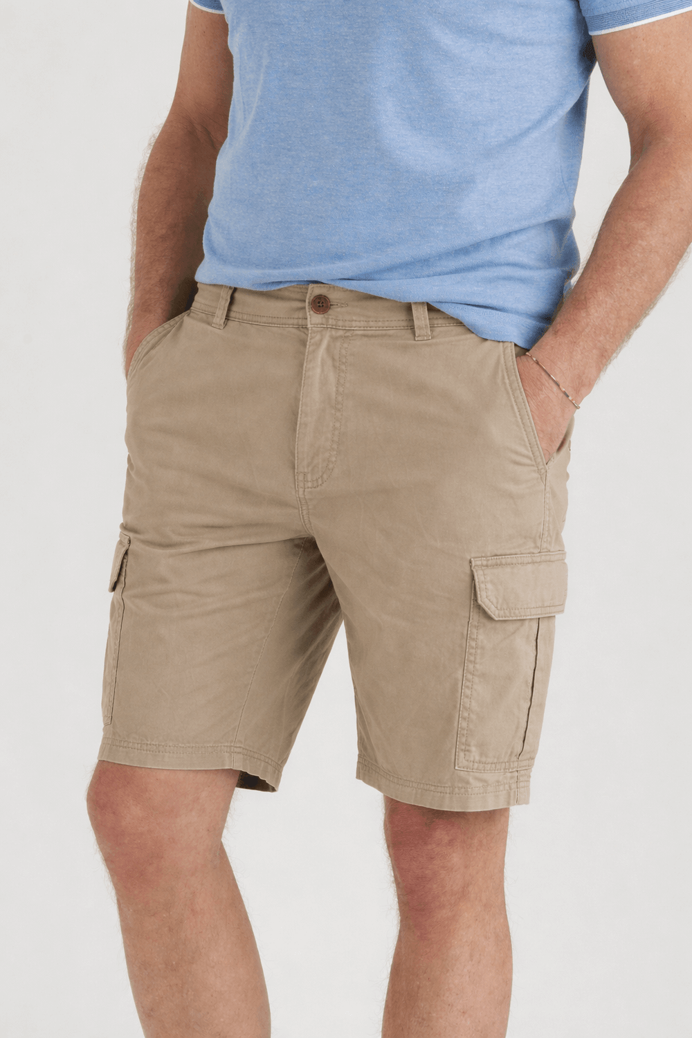 beige shorts med benficka
