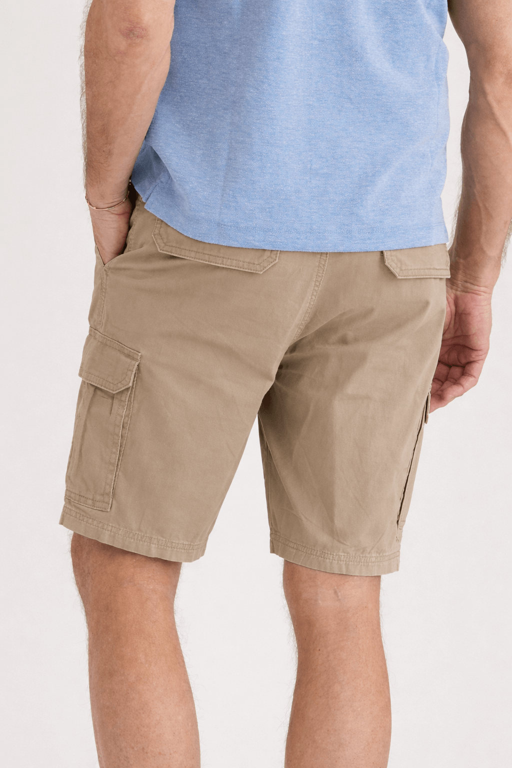 beige shorts med benficka