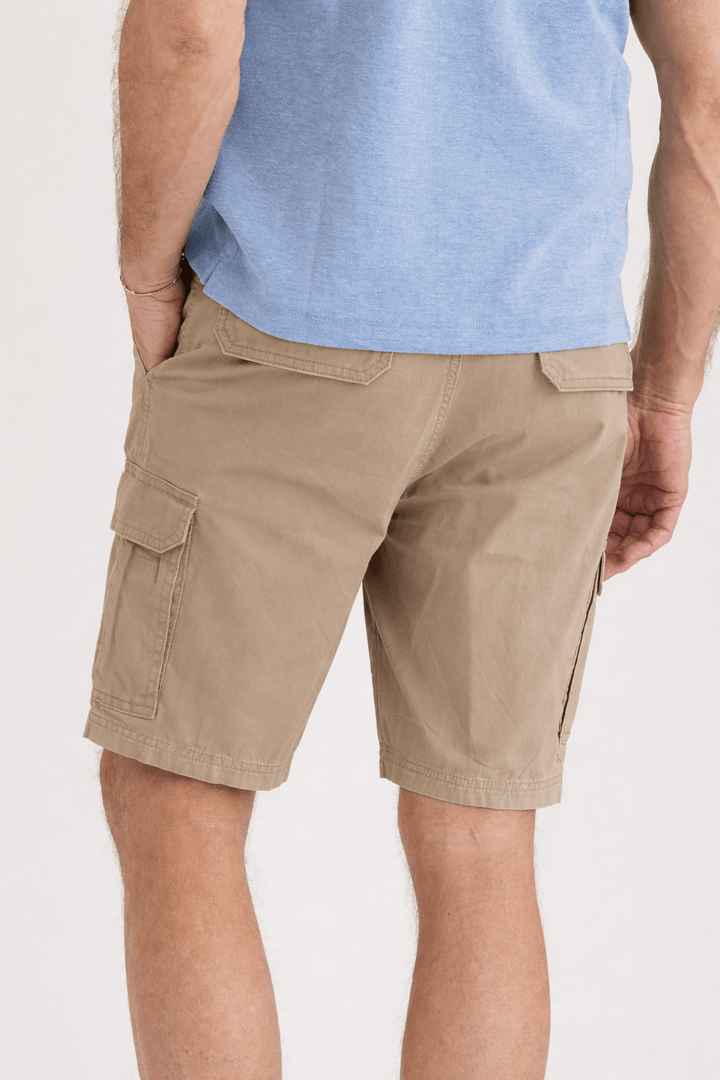 beige shorts med benficka