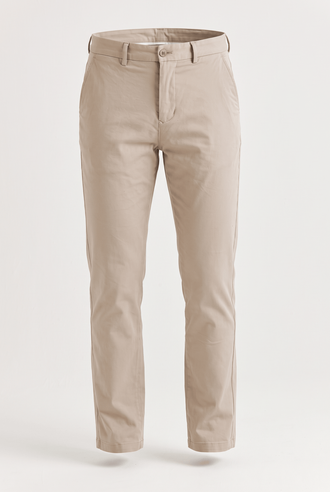 Beige Stretch Chinos i ett stilrent snitt, designade för komfort och rörelsefrihet, perfekt för vardag och fina tillfällen.