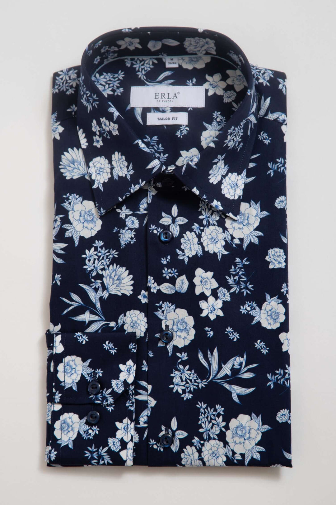 Marinblå blommönstrad skjorta