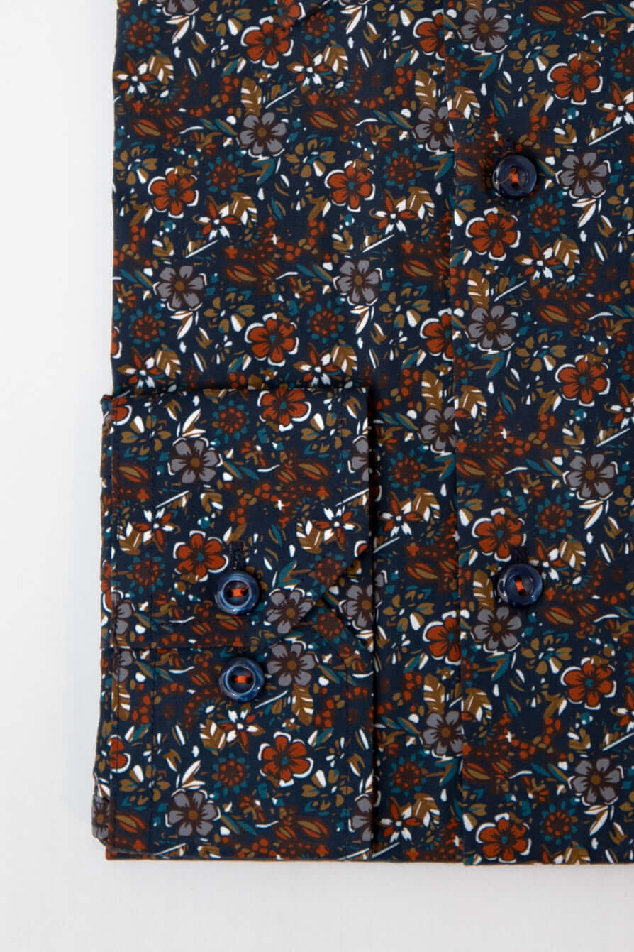 Marinblå skjorta med blommigt print