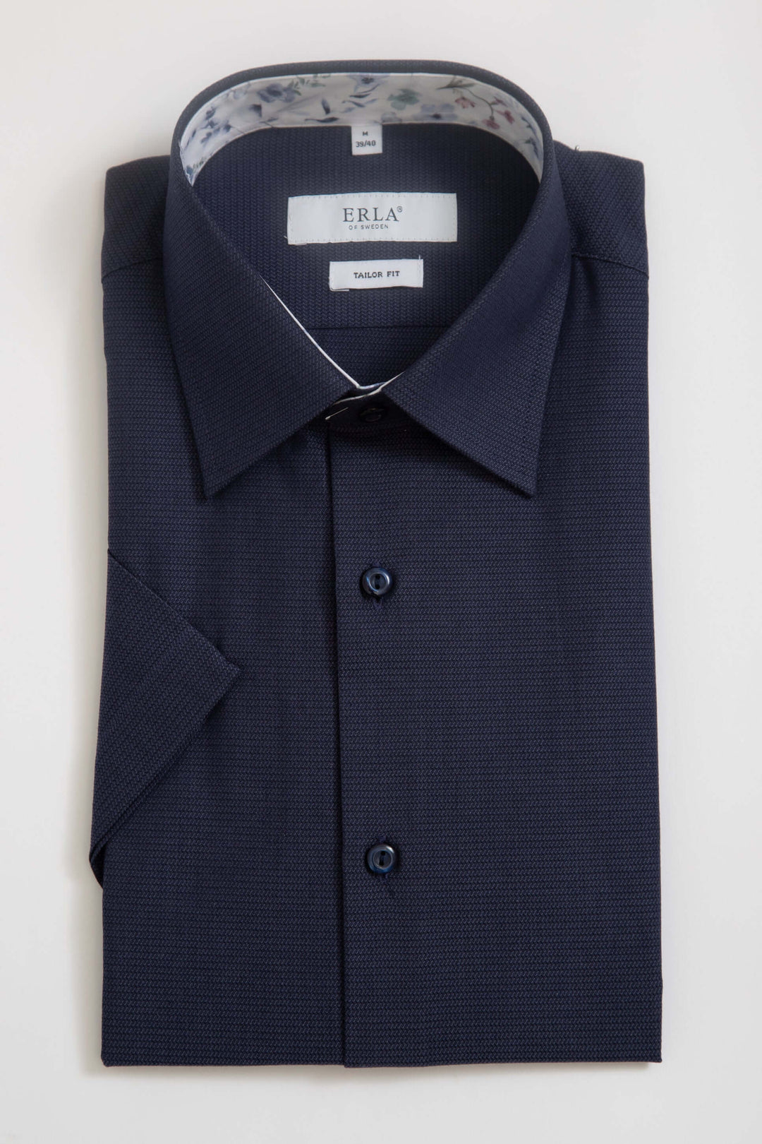 Mörkblå Kortärmad Skjorta med Kontrast, elegant design med diskreta kontrastdetaljer och skräddad passform.