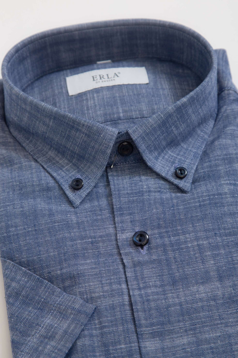 Blå Kortärmad Skjorta i strukturerad bomull med knappar och krage, elegant design i luftig kvalitet.