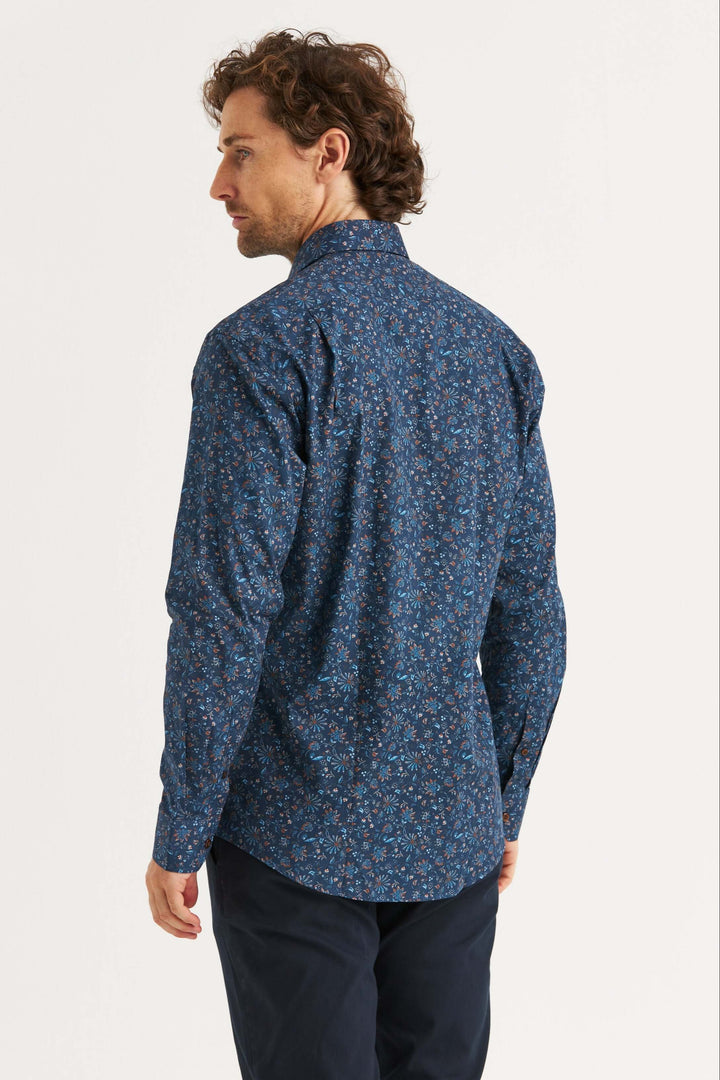 Marinblå skjorta med paisleyprint