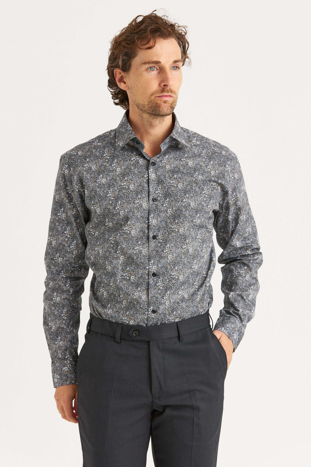 Beige skjorta med blommigt print