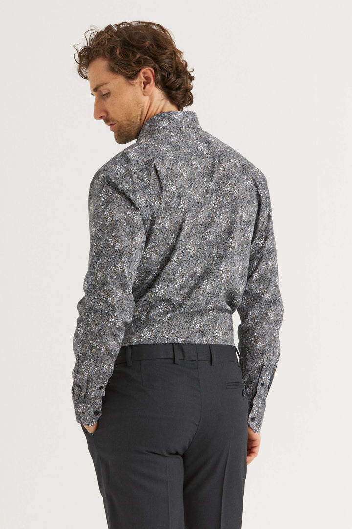 Beige skjorta med blommigt print