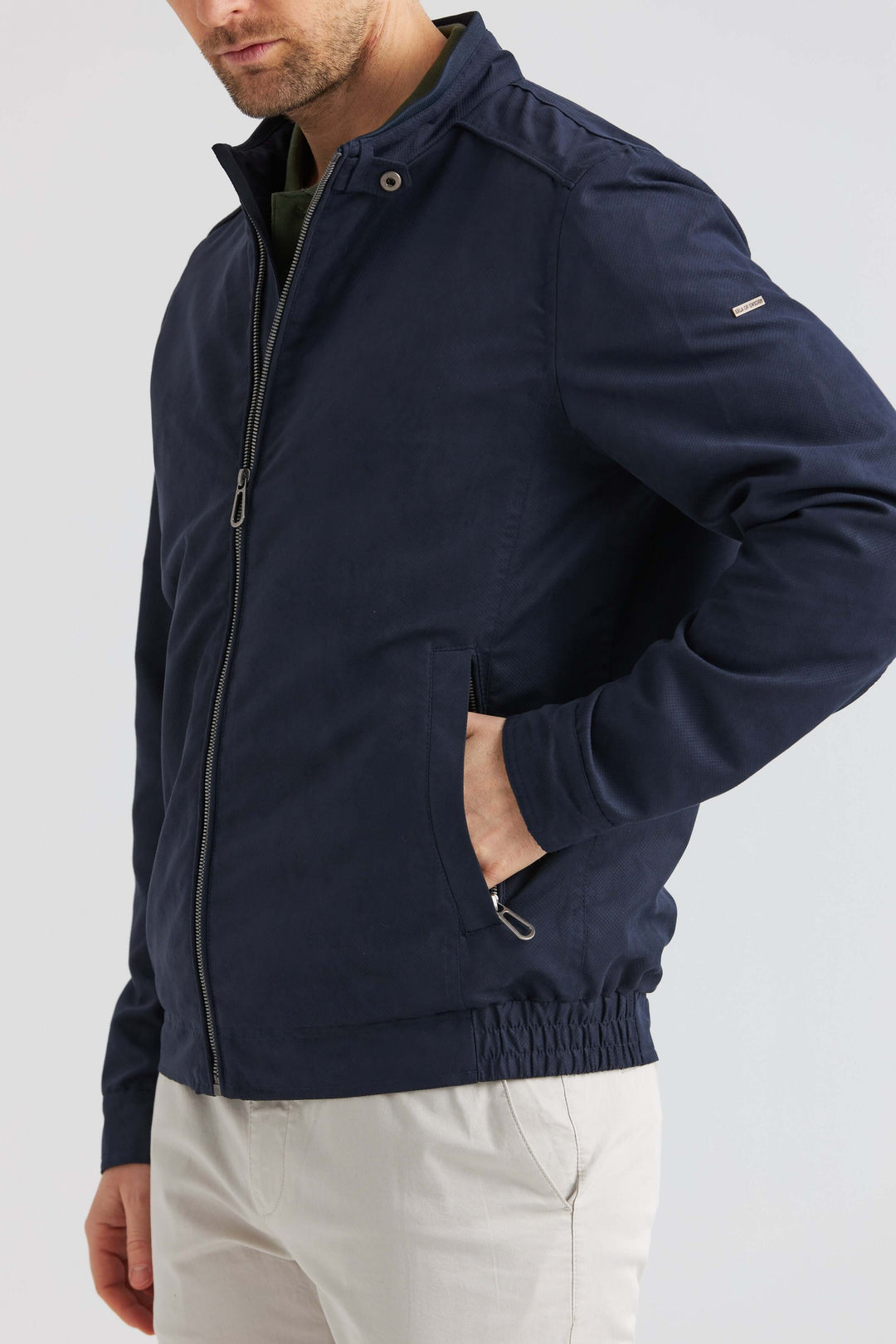 Marinblå Jacka i Soft Suede med modern design och mjuk yta, perfekt för stiliga outfits.