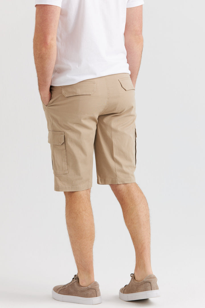 Beige shorts med benficka