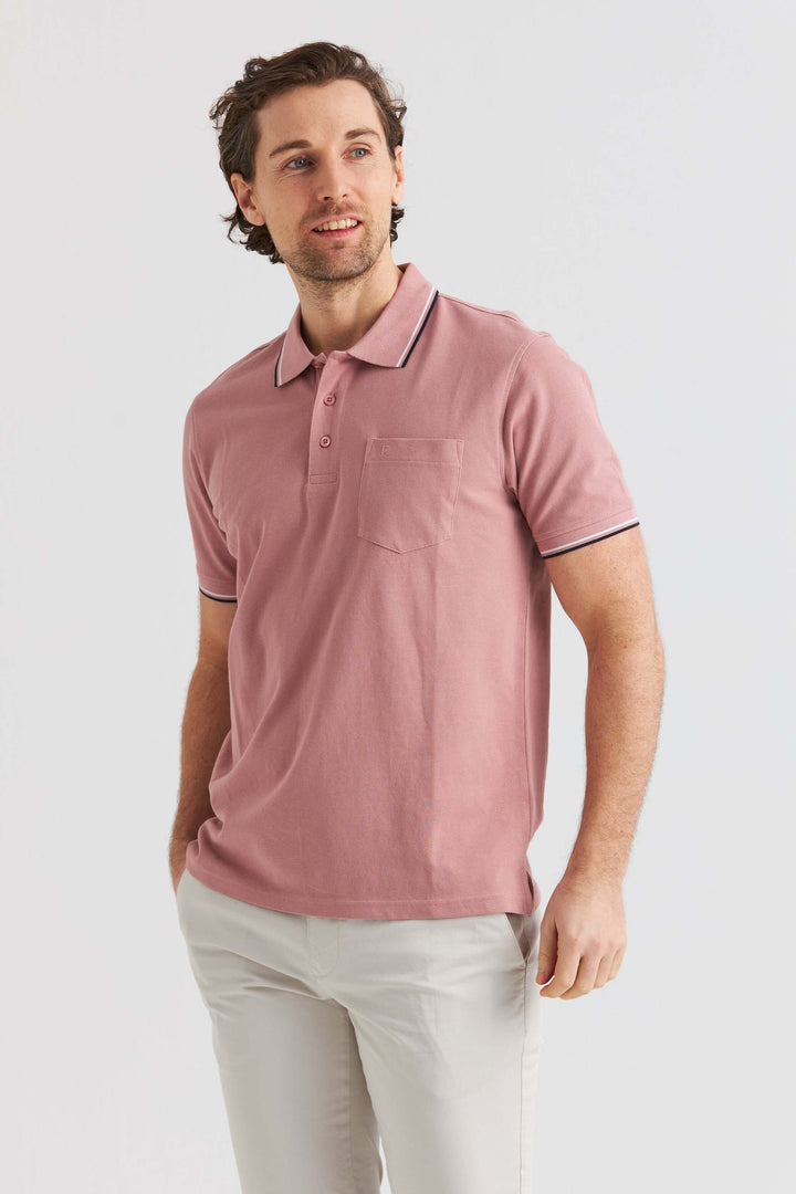 Rosa Pikétröja med Kontrastdetaljer, en elegant pickétröja med stiliga kontraster.