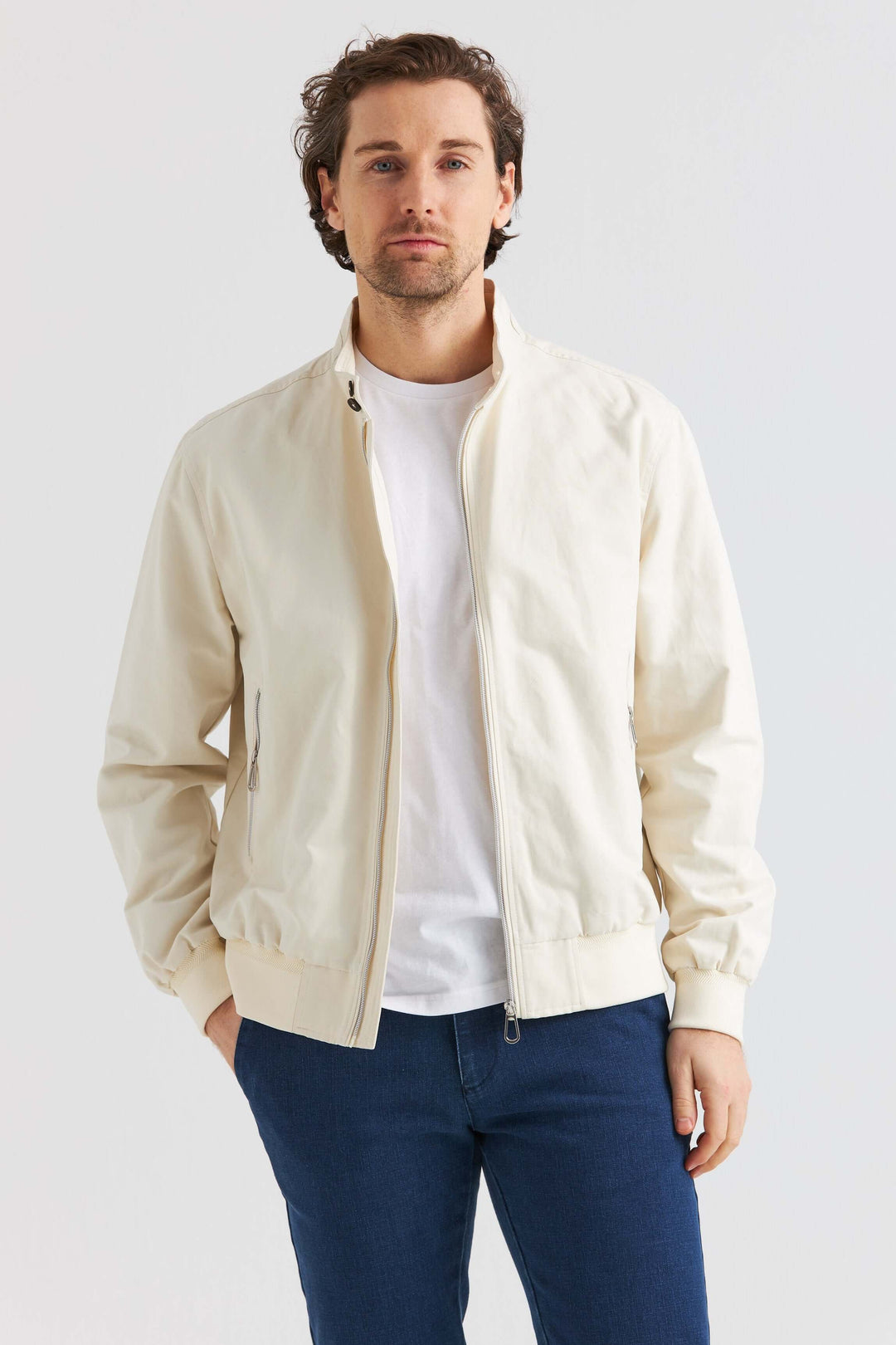 Beige Vårjacka i bomullsblandning, lätt och stilren jacka för vårbruk, perfekt för både vardag och fest.