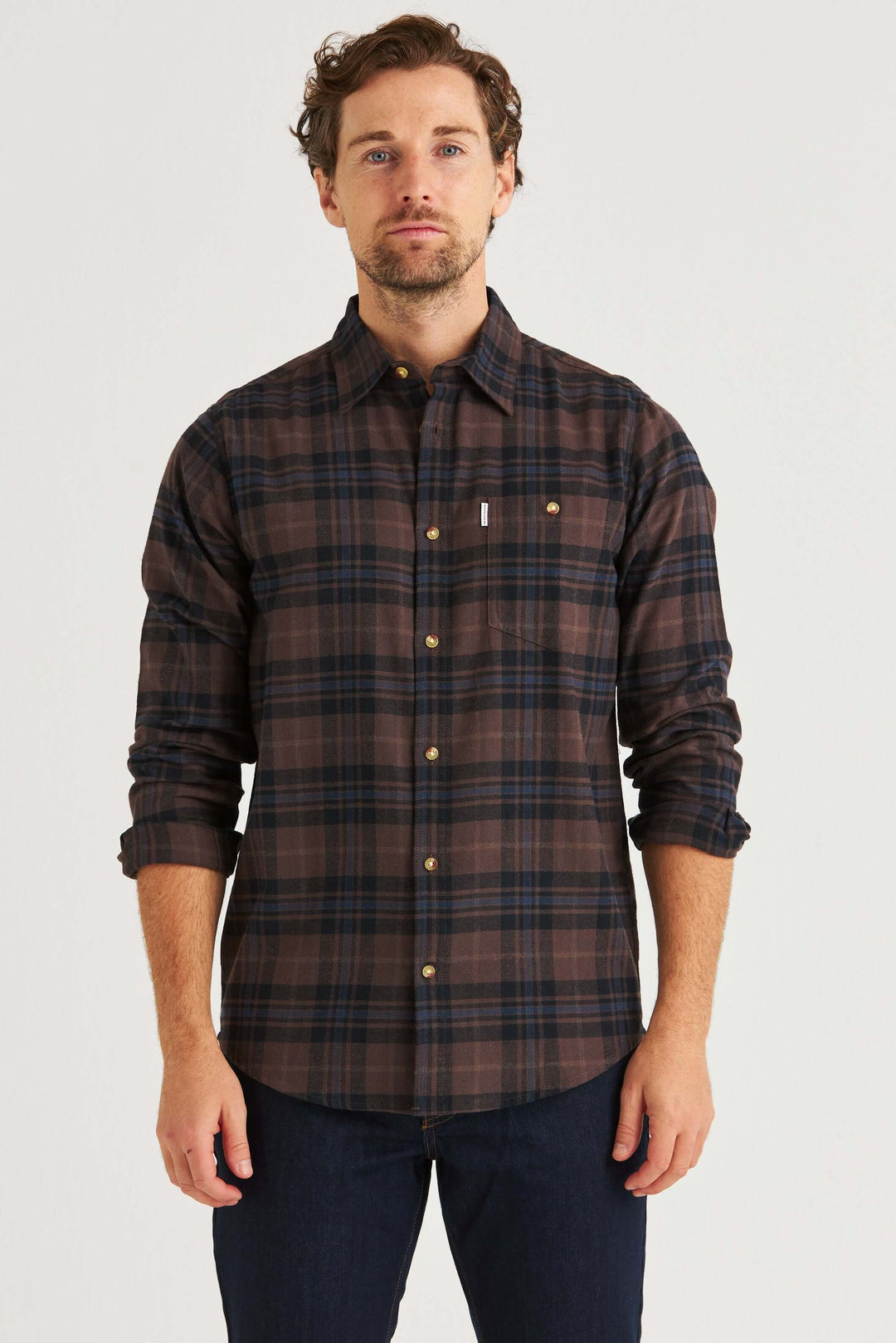 Flanellskjorta Brun i 100% bomull med rutmönster i bruna och mörkblå toner, perfekt för jeans och chinos.