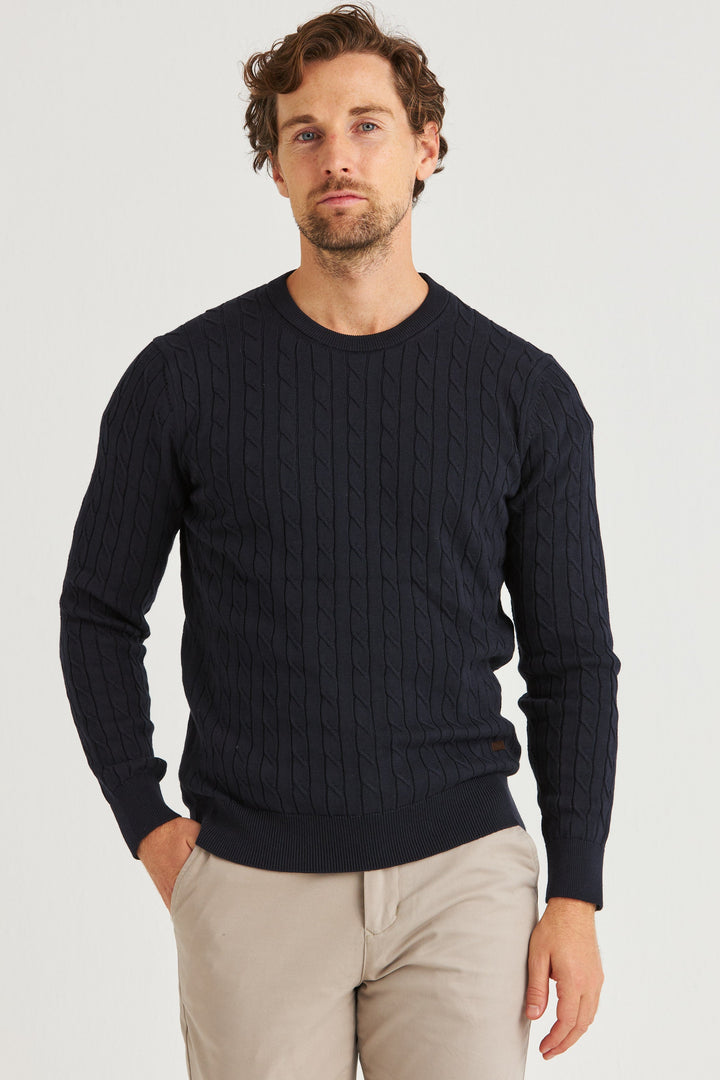Marinblå Kabelstickad Crew Neck