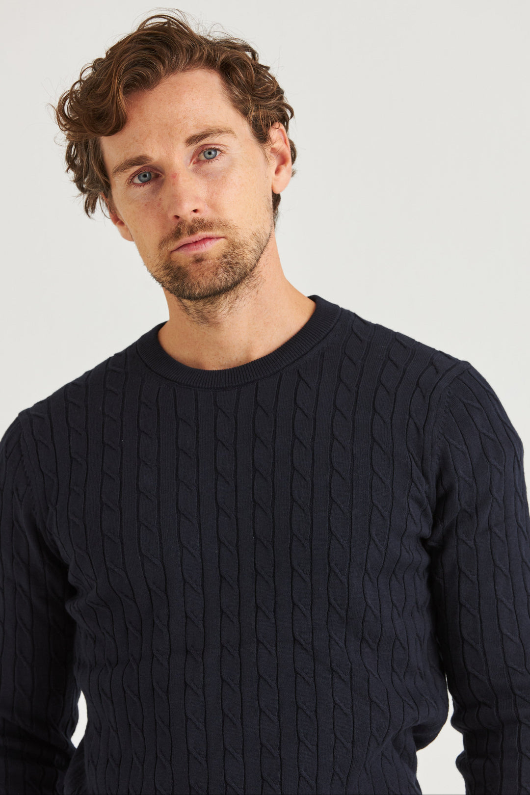 Marinblå Kabelstickad Crew Neck