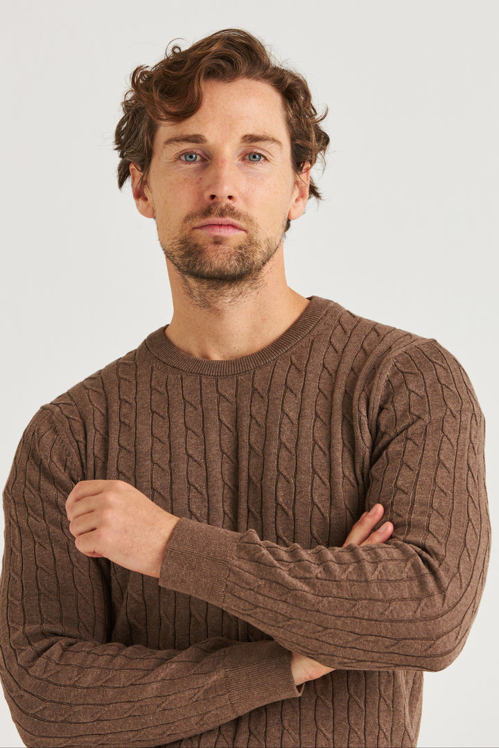 Brun Kabelstickad Crew Neck
