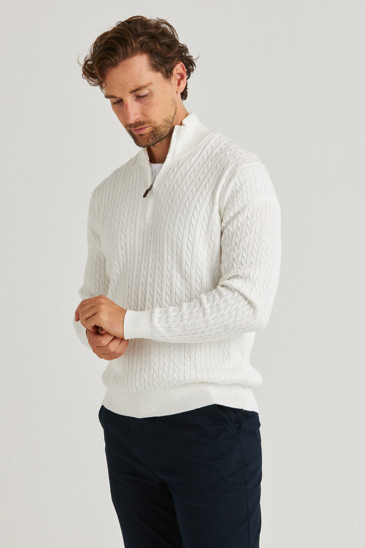 Vit kabelstickad tröja half zip