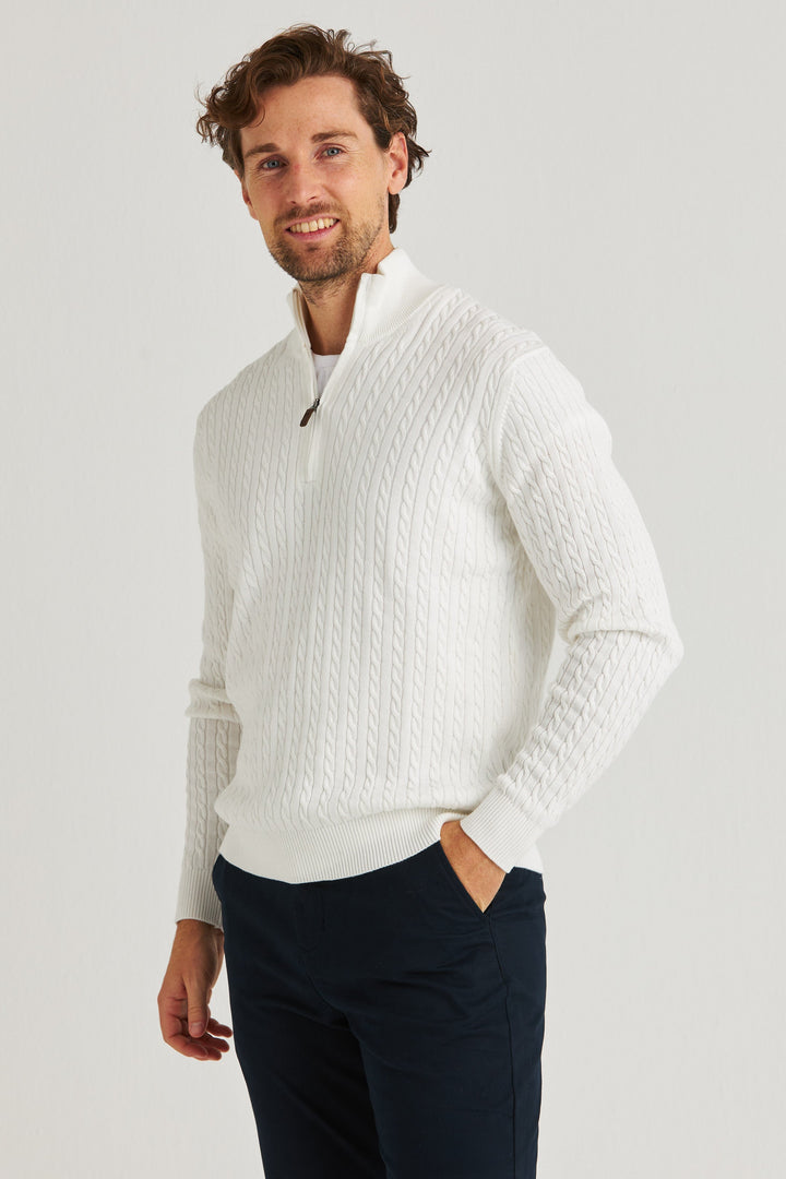 Vit kabelstickad tröja half zip