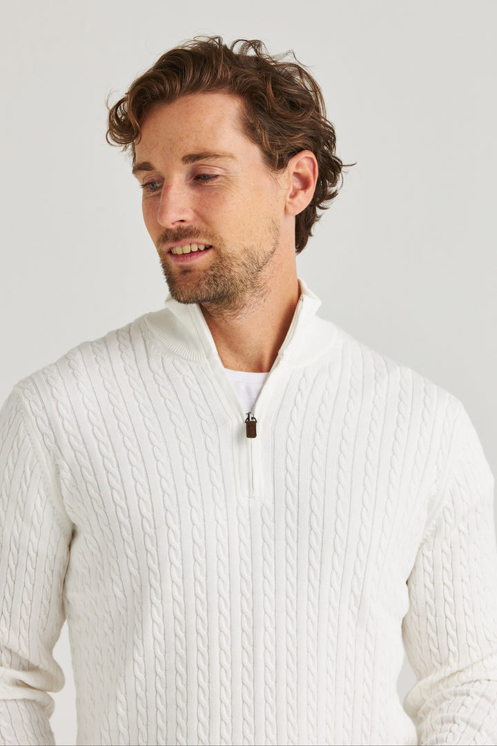Vit kabelstickad tröja half zip