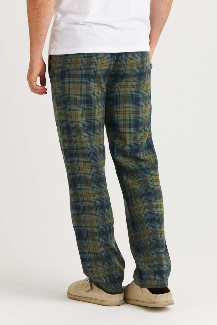 Grönrutig pyjamasbyxa i flanell med klassiskt rutmönster i gröna och marinblå toner.