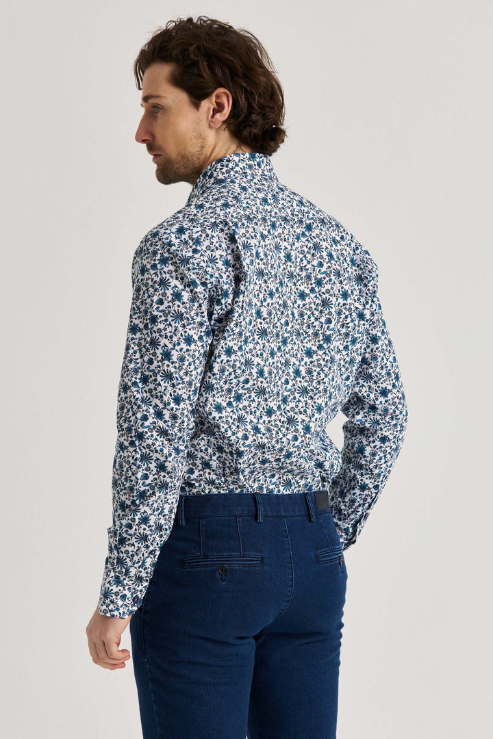 Vit skjorta med blommönster