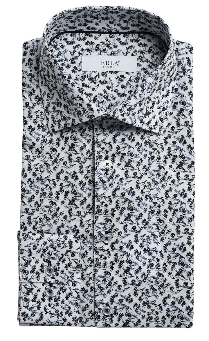 Vit skjorta med svartblommigt mönster - Erla of Sweden
